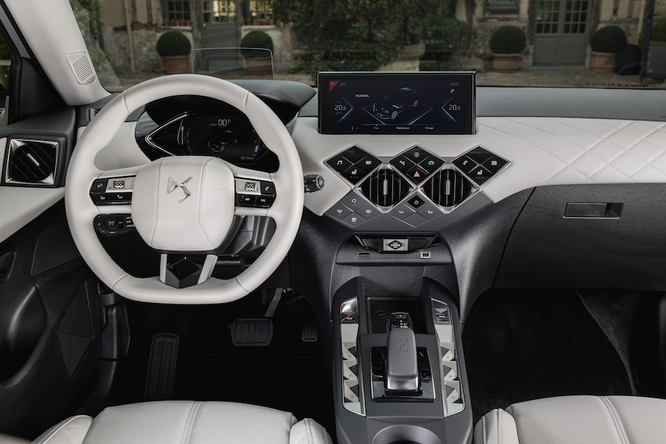 DS3 Crossback E tense interior dashboard and display